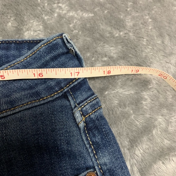 Levi’s Strauss women’s blue jean capris. - Picture 8 of 12